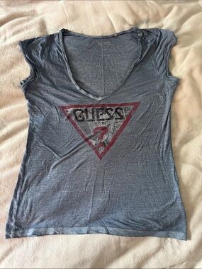 GUESS Gray Logo Graphic Tee V-Neck Y2K Size Small - NWOT